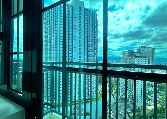 Hostel Dorm With View - Loft Bed *